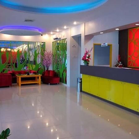 Wisma Asiatique Hotel Pekanbaru Exterior photo